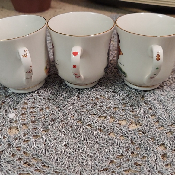 M.J. Hummel (3 cups ☕ ) - Picture 5 of 5